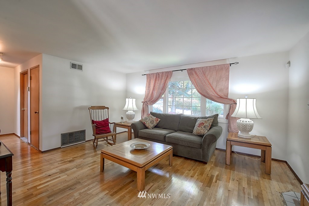 4020 Northeast 21st Street Renton, WA 98056 - Photo 2 of 23
