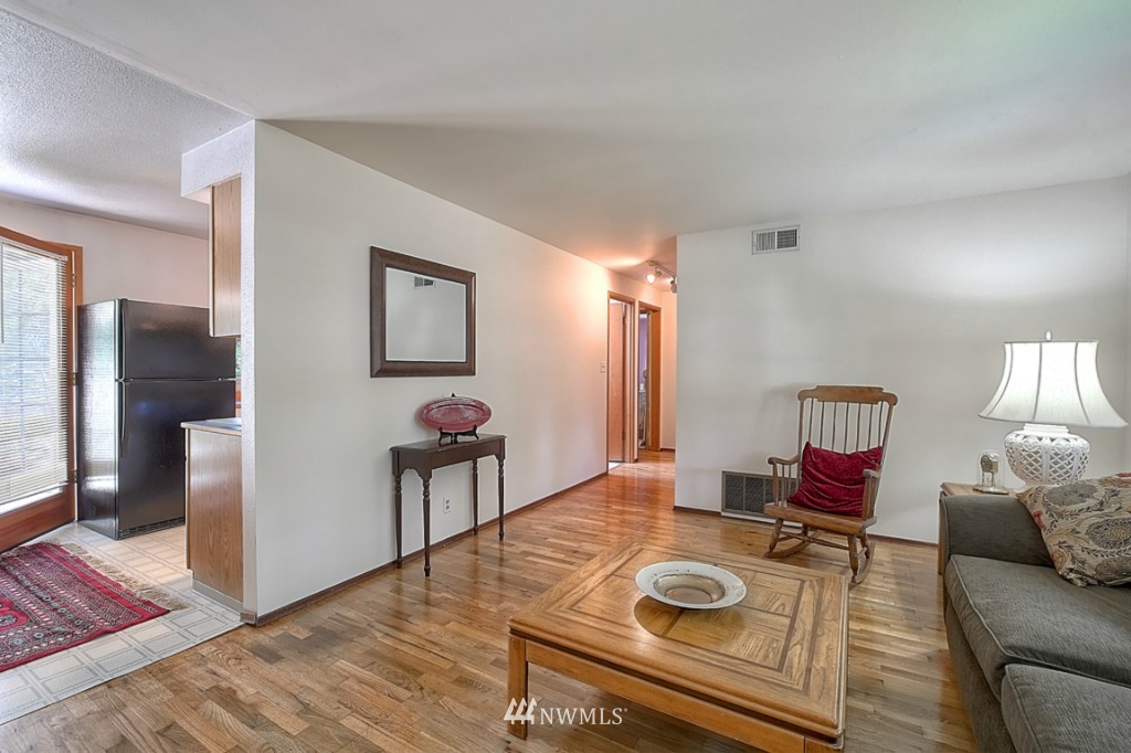 4020 Northeast 21st Street Renton, WA 98056 - Photo 4 of 23