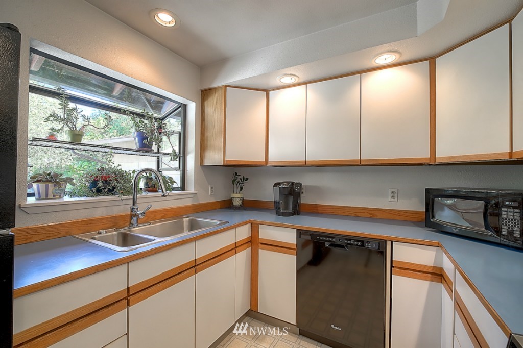 4020 Northeast 21st Street Renton, WA 98056 - Photo 5 of 23