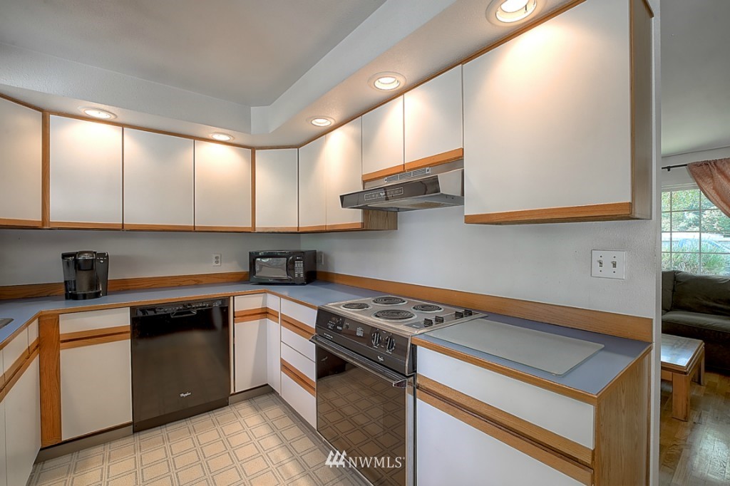 4020 Northeast 21st Street Renton, WA 98056 - Photo 6 of 23