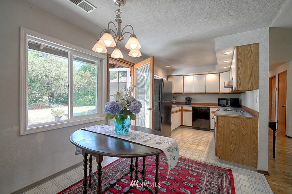 4020 Northeast 21st Street Renton, WA 98056 - Photo 9 of 23