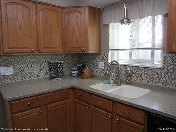 43053 Avon Road Canton, MI 48187 - Photo 5 of 36 Updated Kitchen