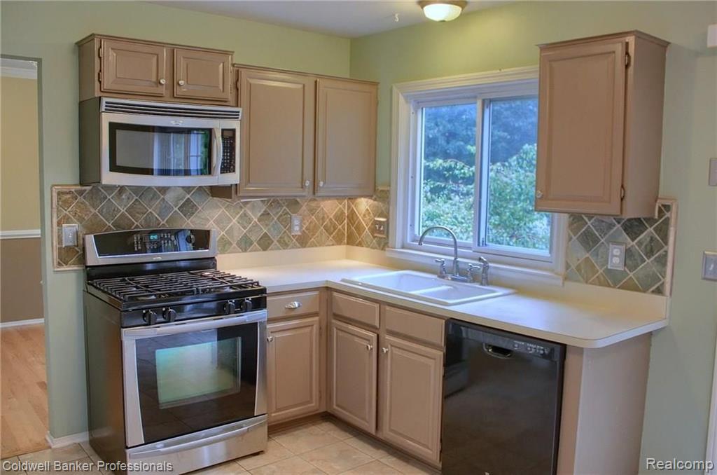 238 Parsons Lane Rochester, MI 48307 - Photo 9 of 30
