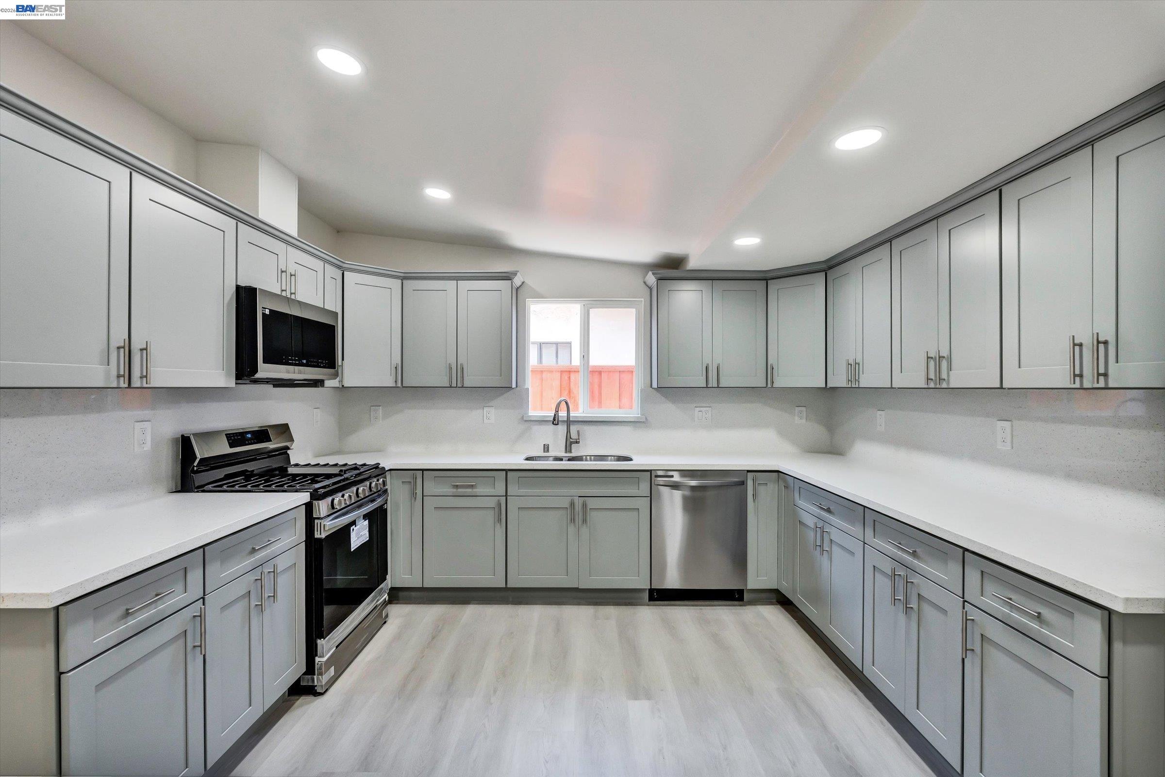 28315 Rochelle Avenue Hayward, CA 94544 - Photo 16 of 34
