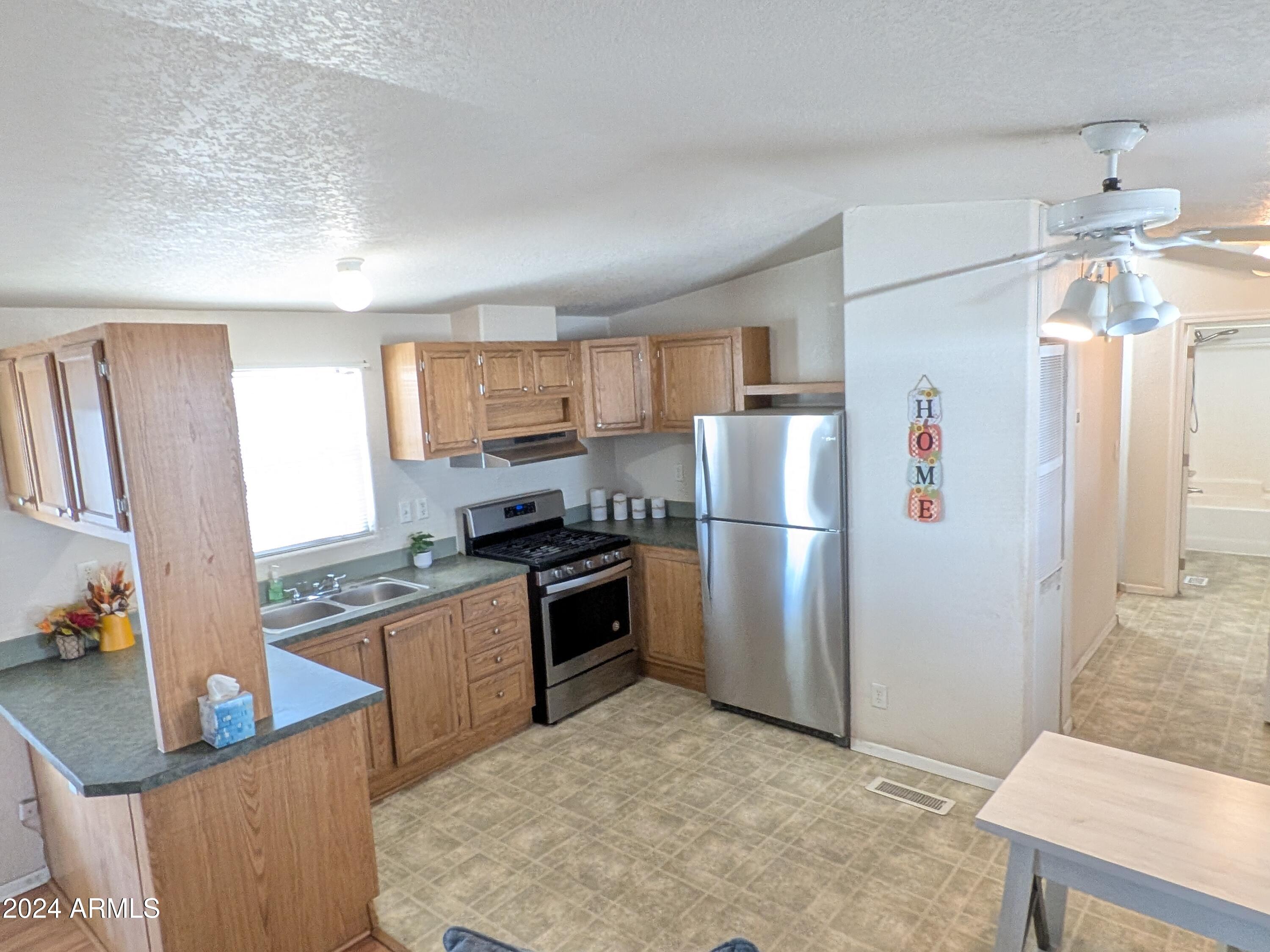 301 South Signal Butte Road, Unit 510 Apache Junction, AZ 85120 - Photo 10 of 28 Kitchen