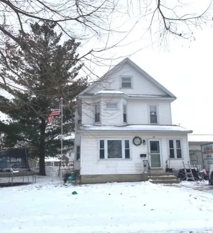 $190,000 | 404 Oak Street, Lena, IL 61048