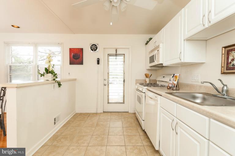 6942 Blanche Road Baltimore, MD 21215 - Photo 10 of 28 Kitchen