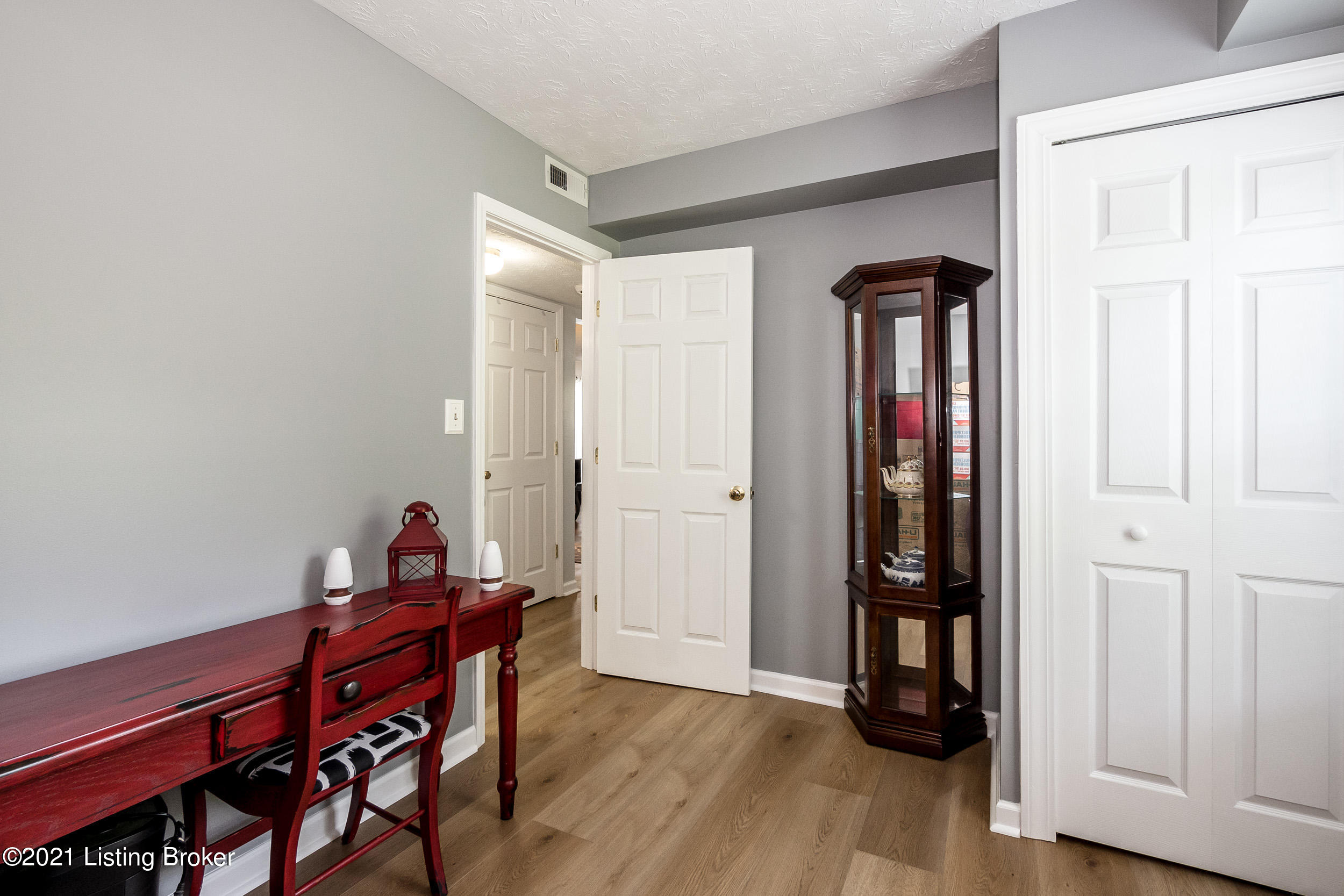 3621 Dell Road Louisville, KY 40299 - Photo 18 of 29 2nd Bedroom 1st floor