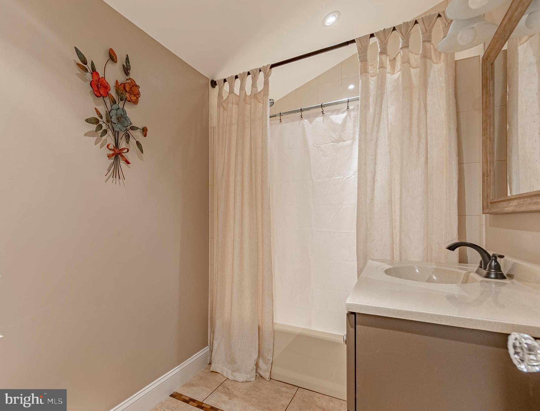 215 West Rose Valley Road Wallingford, PA 19086 - Photo 57 of 77 Hall Full Bathroom