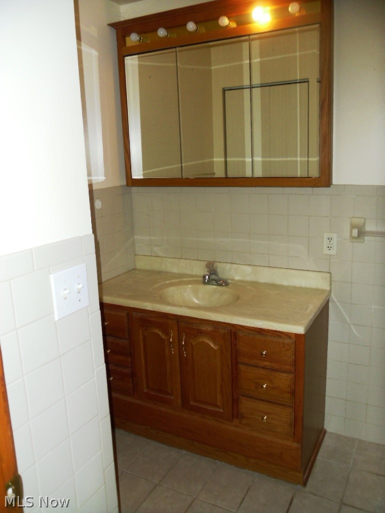 43179 Morris Road Lisbon, OH 44432 - Photo 10 of 13 Full Bathroom