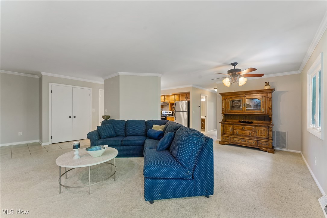 1175 East Calla Road, Unit C215 Youngstown, OH 44514 - Photo 16 of 44 Plenty of room for a table