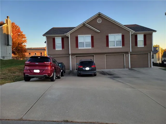 $475,000 | 939-941 Goldfinch Lane, Liberty, MO 64068