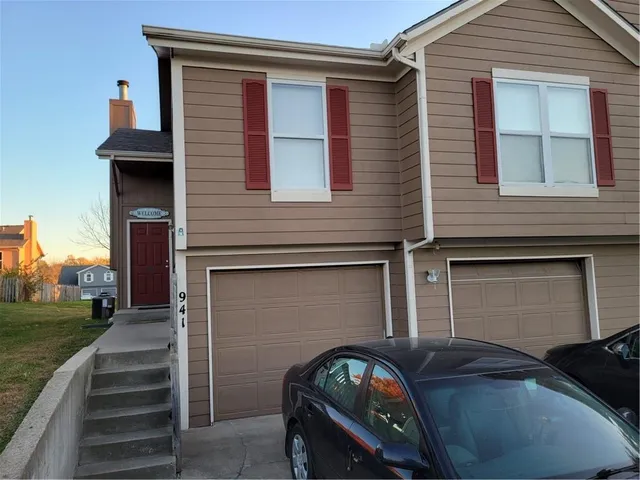 $475,000 | 939-941 Goldfinch Lane, Liberty, MO 64068