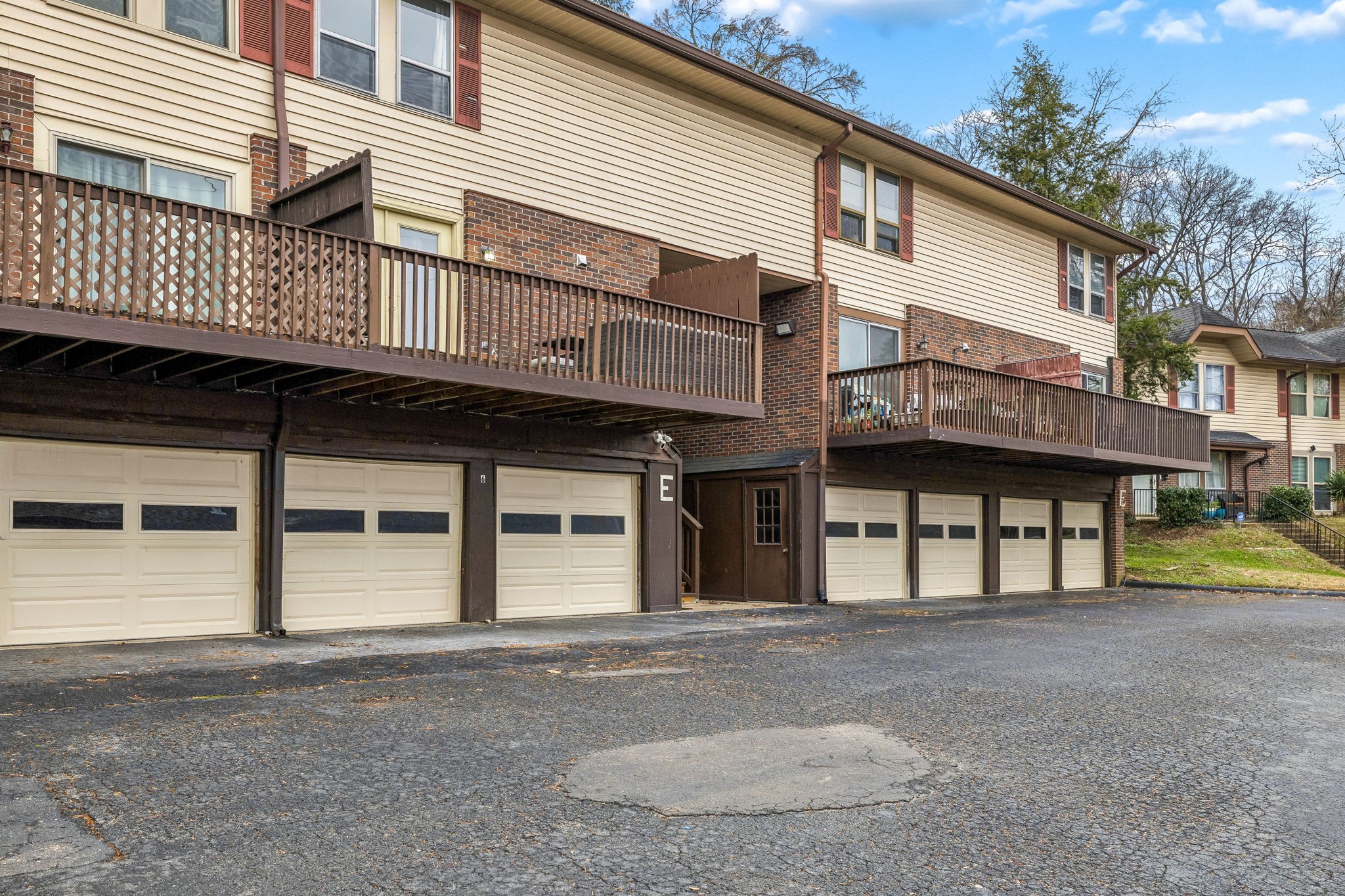500 Paragon Mills Road, Unit E6 Nashville, TN 37211 - Photo 40 of 43 a view of a house with a balcony