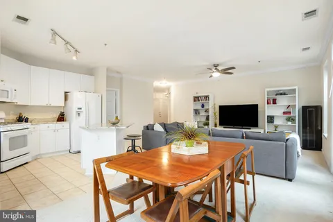 $3,000 | 9486 Virginia Center Boulevard, Unit 102, Vienna, VA 22181