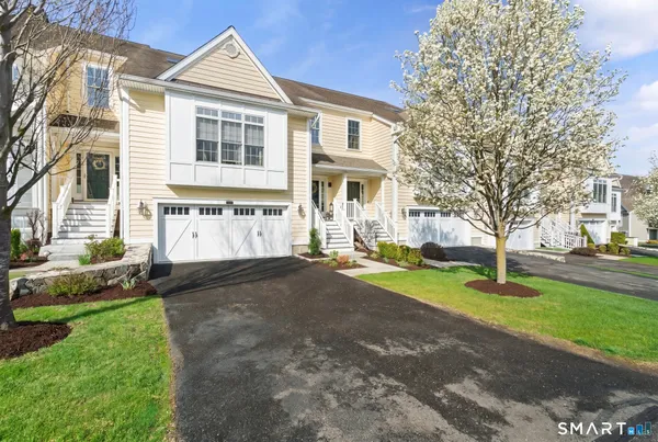$725,000 | 46 Great Heron Lane, Unit 46, Brookfield, CT 06804