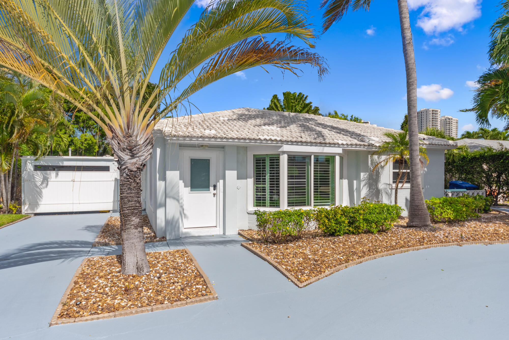 1140 Beach Road West Palm Beach, FL 33404 - Photo 2 of 35 1140 Beach Rd, Riviera Beach (16)