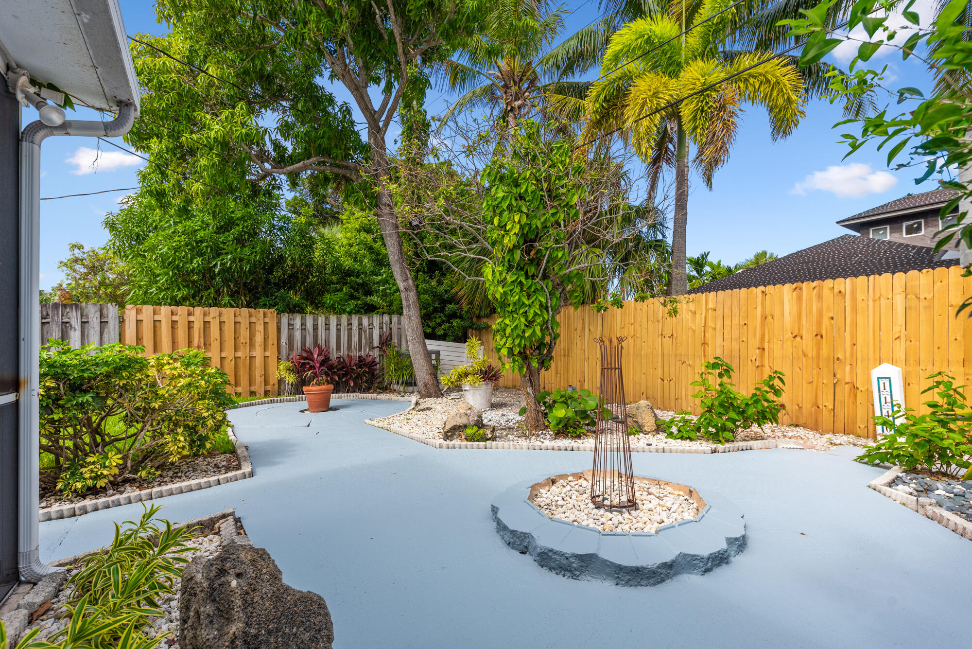 1140 Beach Road West Palm Beach, FL 33404 - Photo 35 of 35 1140 Beach Rd, Riviera Beach (38)