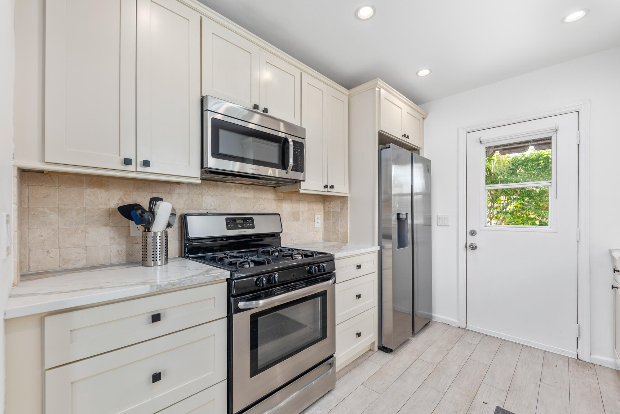 1140 Beach Road West Palm Beach, FL 33404 - Photo 5 of 35 1140 Beach Rd, Riviera Beach (23)