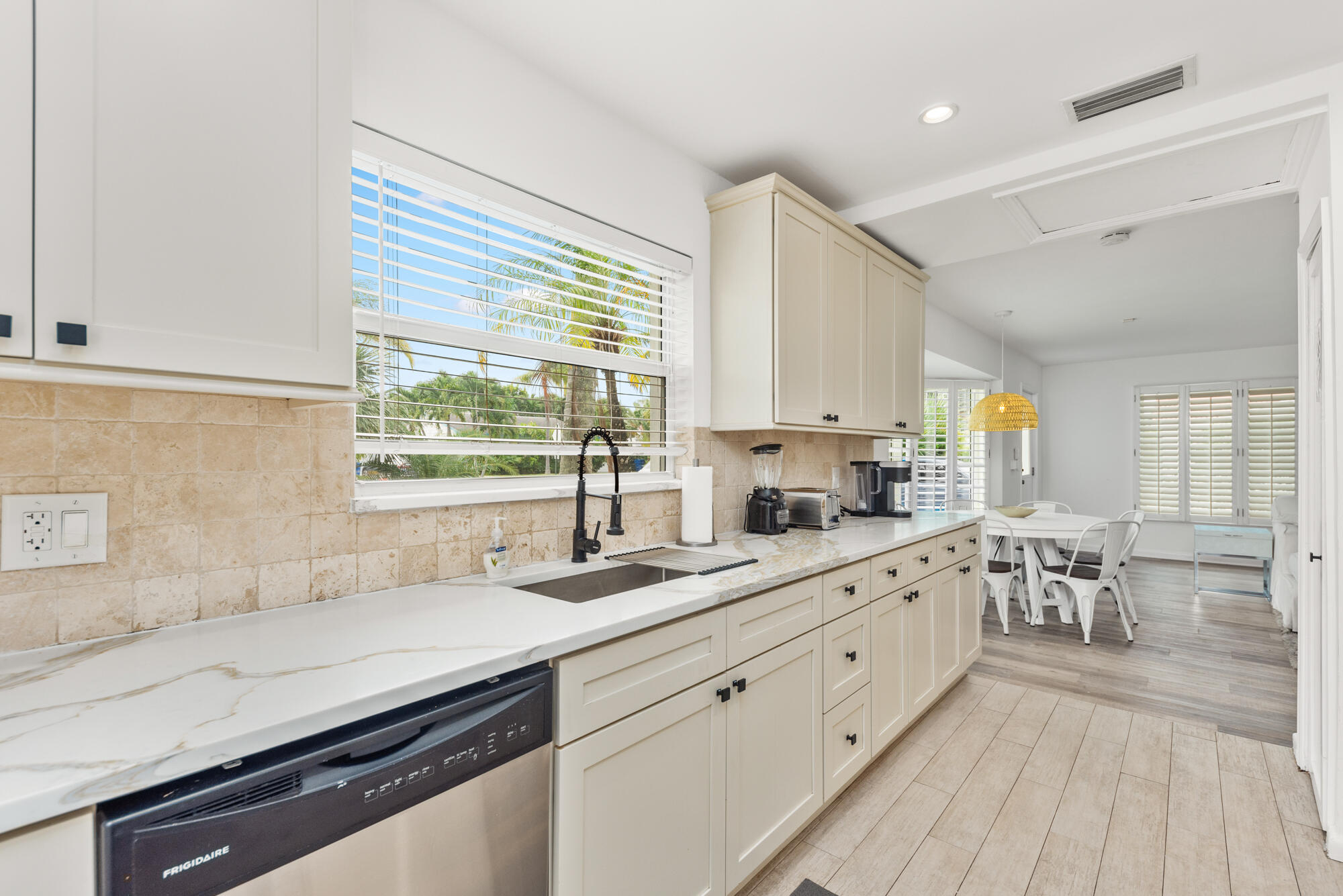 1140 Beach Road West Palm Beach, FL 33404 - Photo 7 of 35 1140 Beach Rd, Riviera Beach (24)