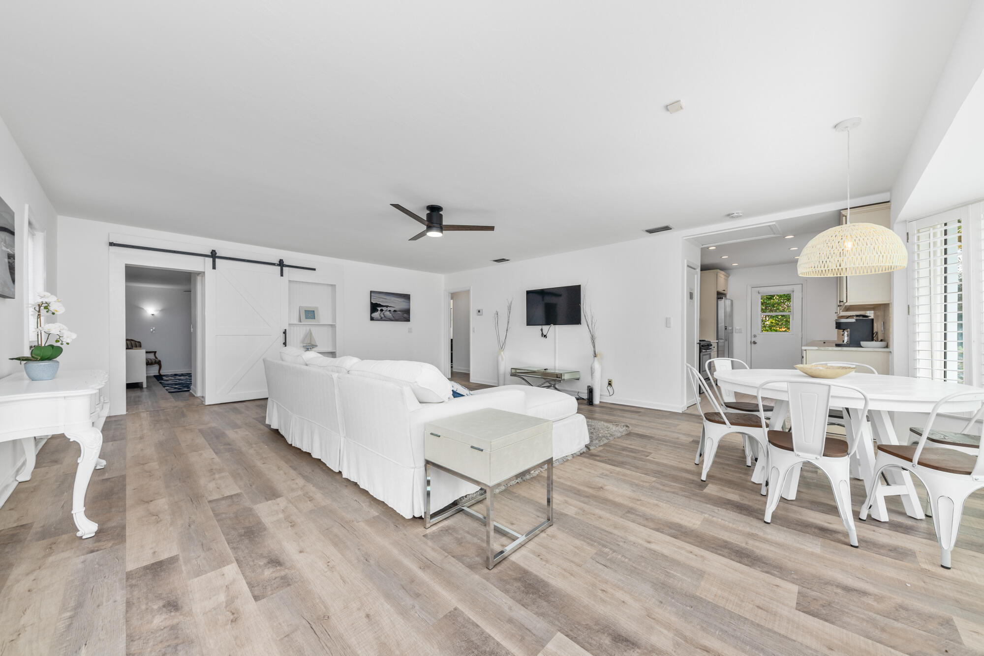 1140 Beach Road West Palm Beach, FL 33404 - Photo 10 of 35 1140 Beach Rd, Riviera Beach (17)