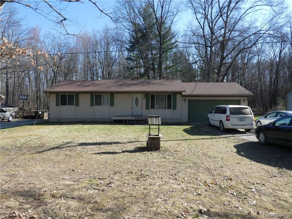 5868 Crandall Road Howell, MI 48855 - Photo 1 of 18 P1000701.JPG