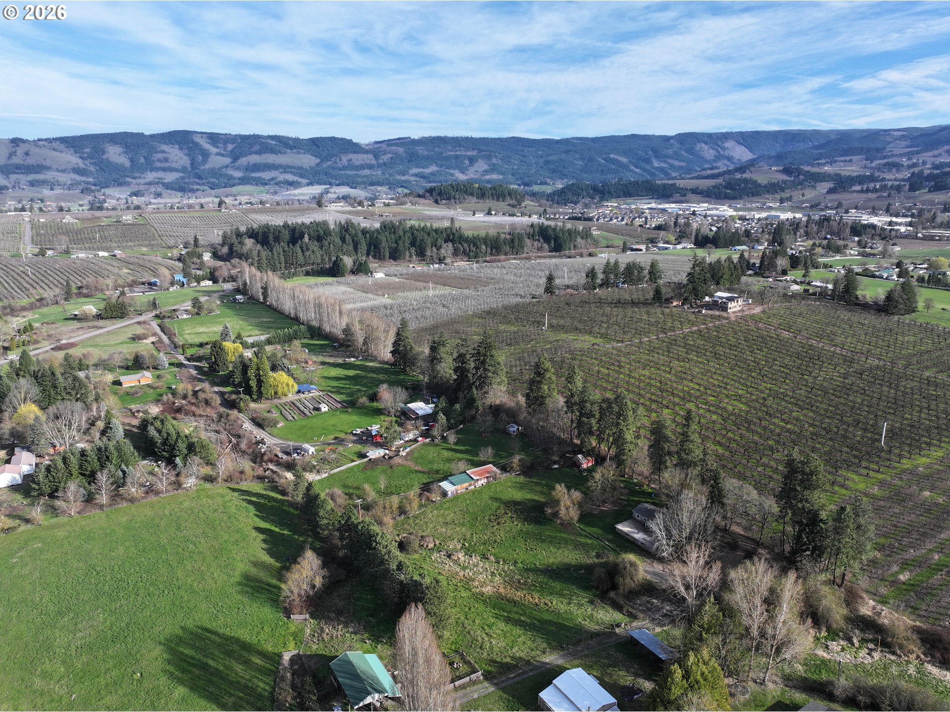 2739 Wyeast Road Hood River, OR 97031 - Photo 9 of 28 a view of city with ocean
