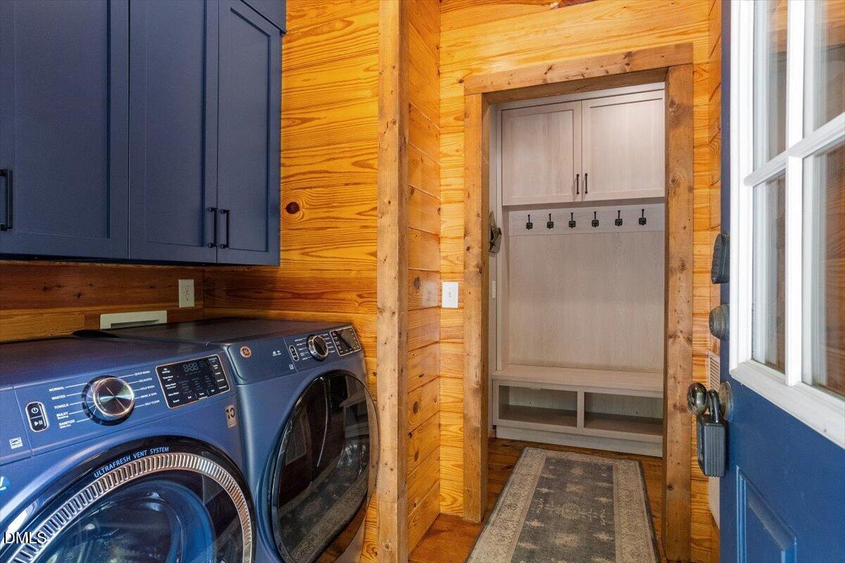160 Stillwater Lane Roxboro, NC 27574 - Photo 9 of 57 a utility room with dryer and washer