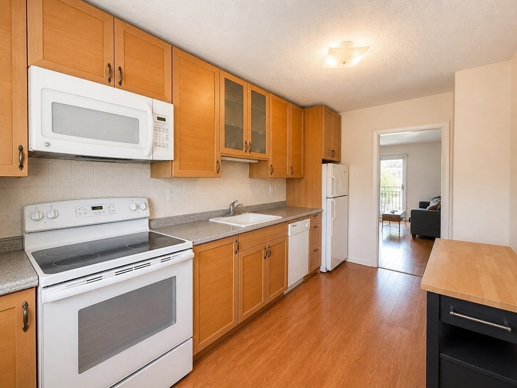 28 Westgate Road, Unit 5 Boston, MA 02467 - Photo 2 of 8