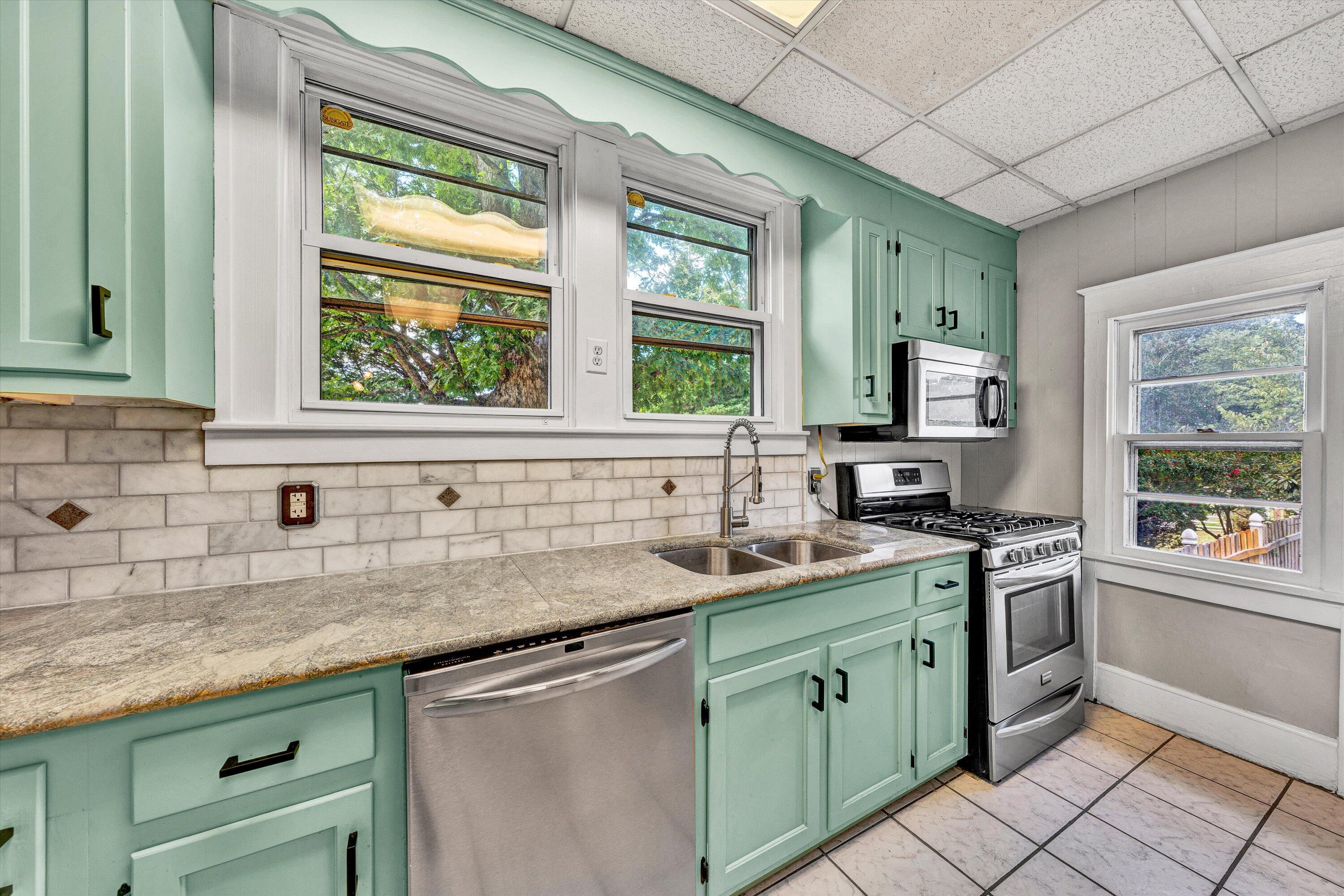 1703 Springfield Avenue Salem, VA 24153 - Photo 18 of 51 18-DSC00166