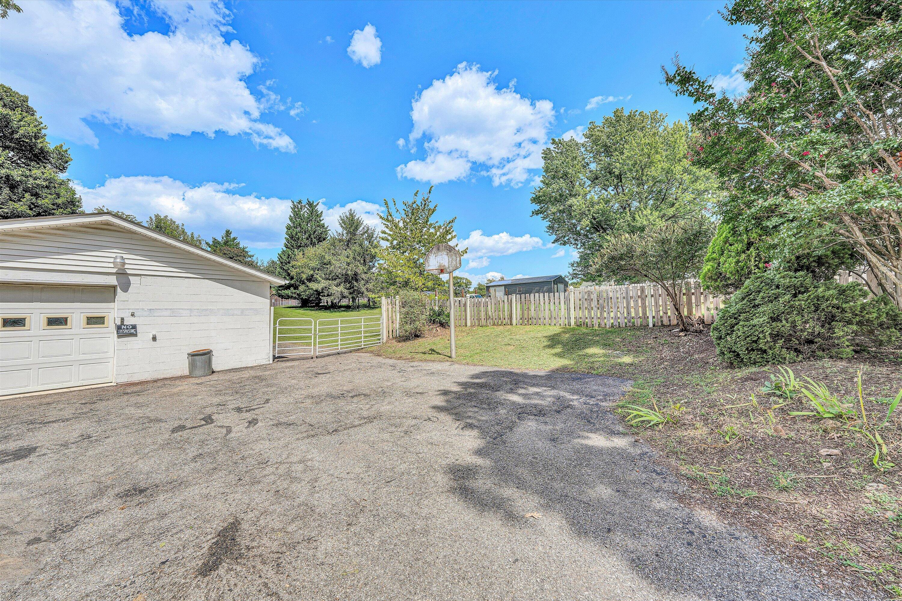 1703 Springfield Avenue Salem, VA 24153 - Photo 45 of 51 50-DSC00274