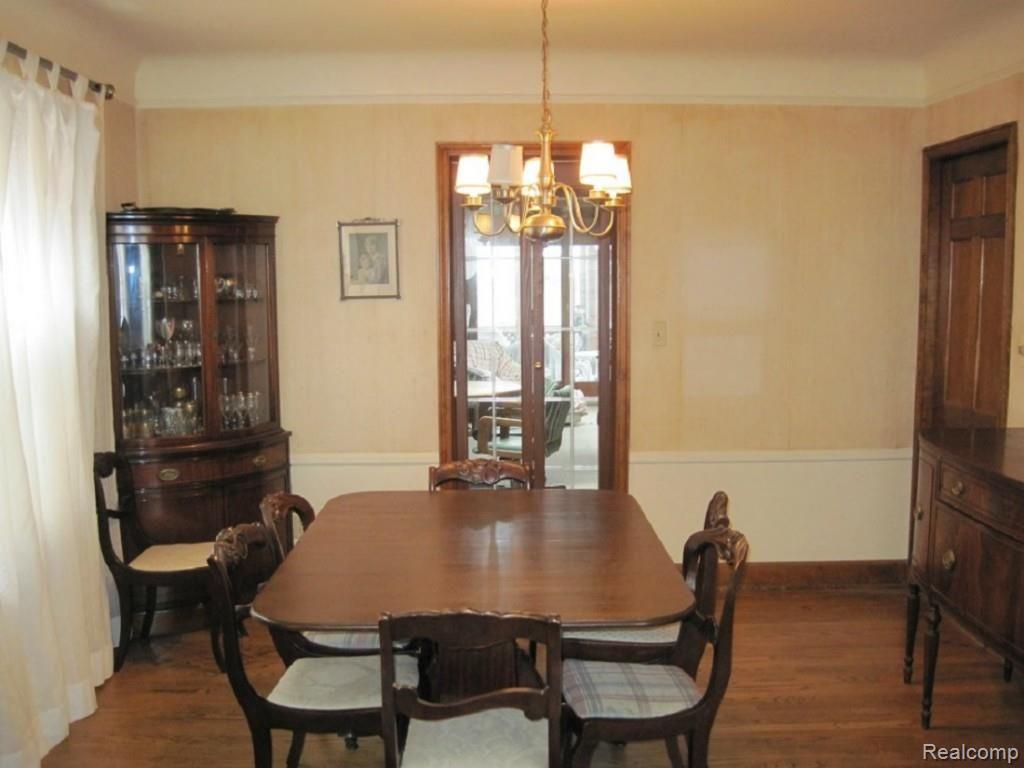 1660 Severn Road Grosse Pointe, MI 48236 - Photo 3 of 20 IMG_2150.jpg