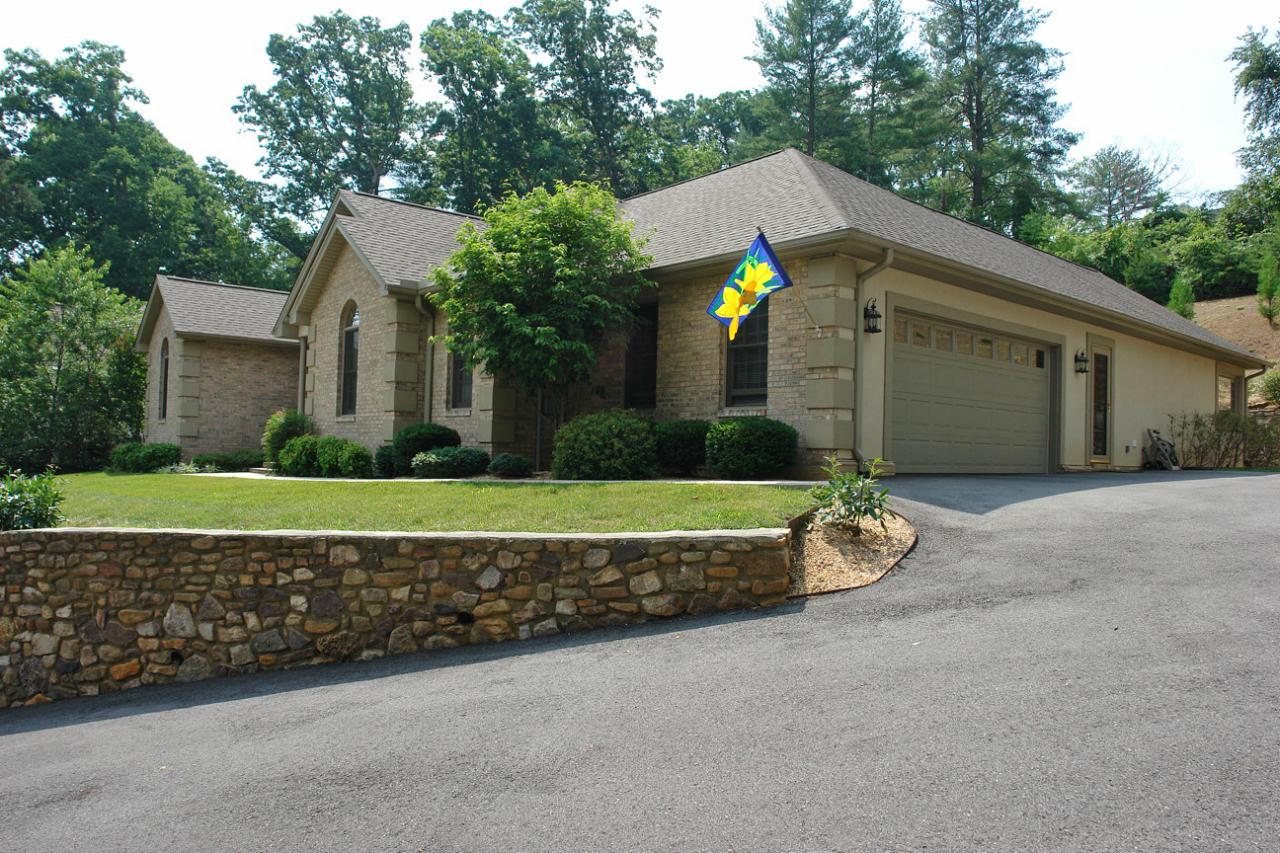 3342 Hidden Oak Rd