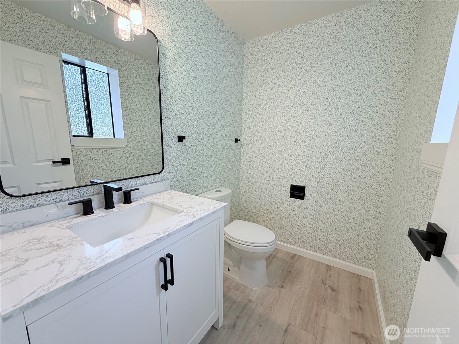 904 North Waugh Road Mount Vernon, WA 98273 - Photo 17 of 40