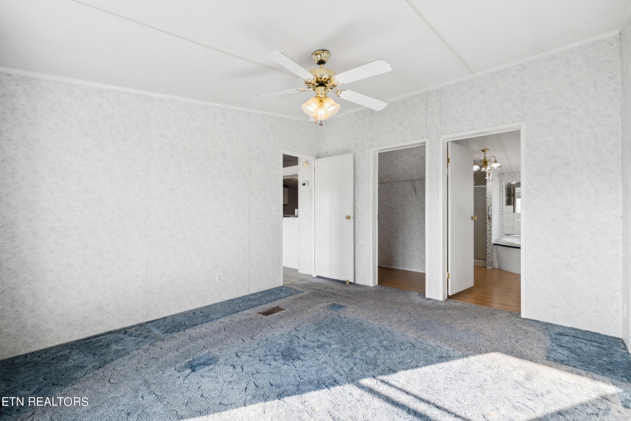 1022 Ridgeview Road Maryville, TN 37801 - Photo 11 of 24 a view of a livingroom with a ceiling fan and entryway