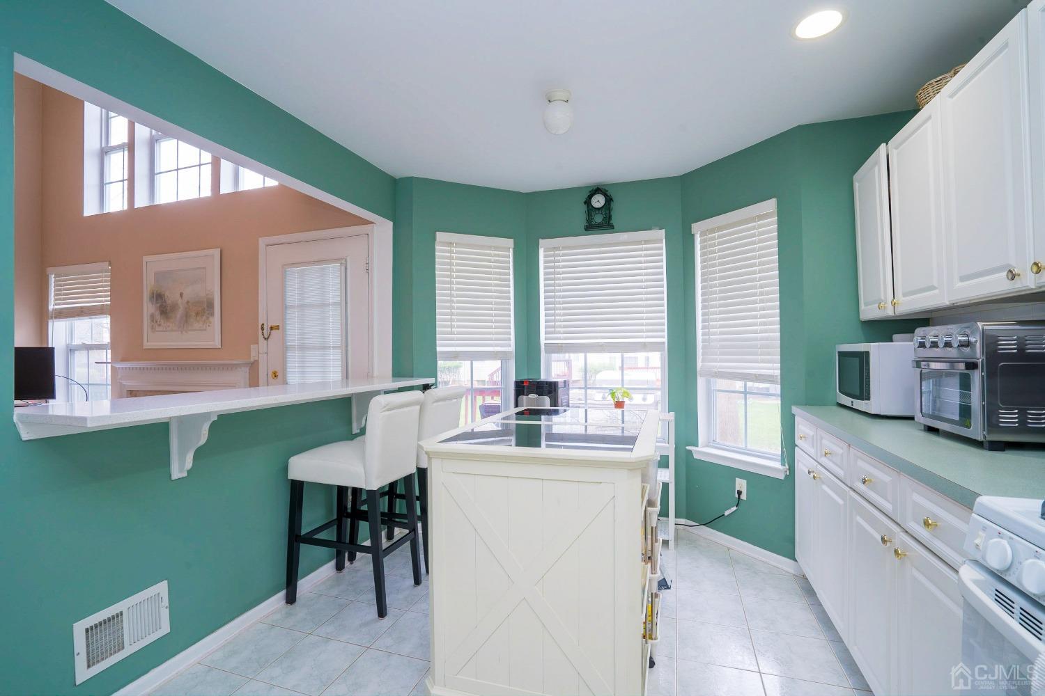 339 Hawthorne Road North Brunswick, NJ 08902 - Photo 11 of 37 Gallery Image 11