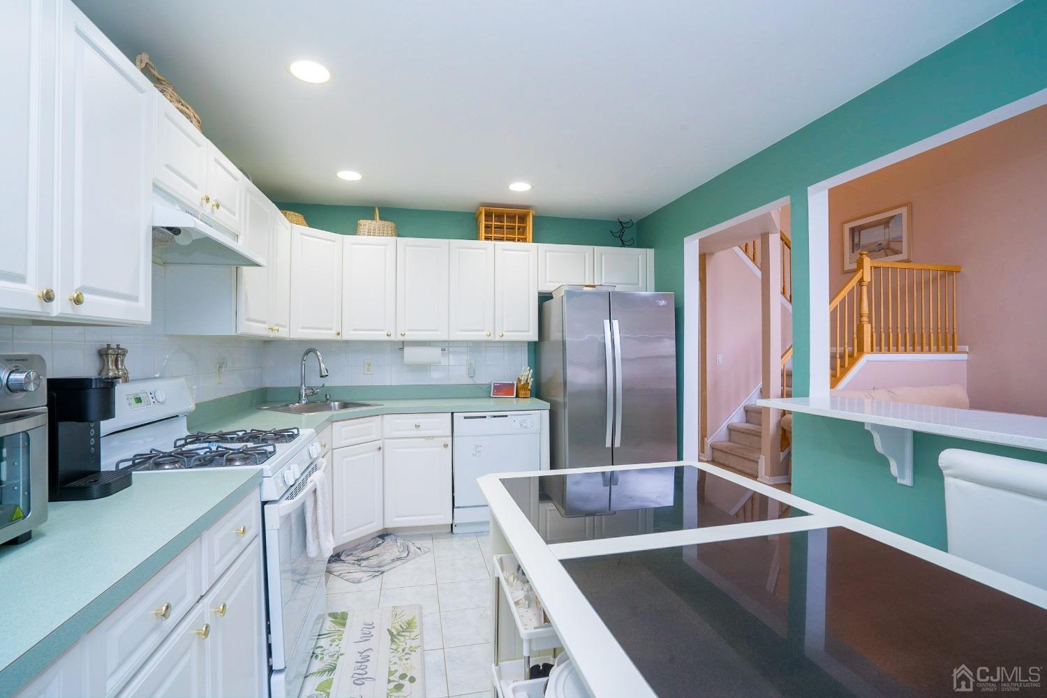 339 Hawthorne Road North Brunswick, NJ 08902 - Photo 13 of 37 Gallery Image 13