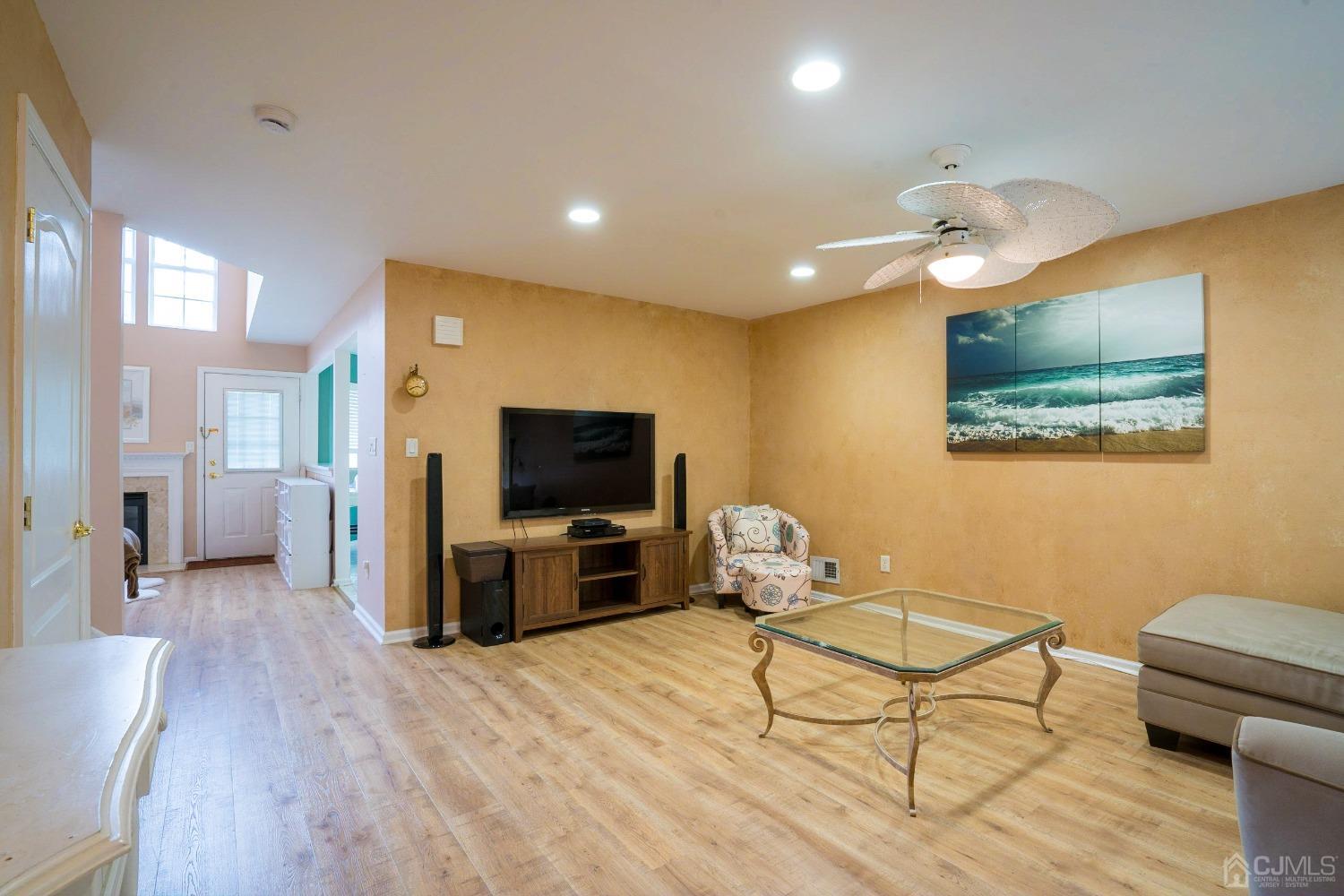 339 Hawthorne Road North Brunswick, NJ 08902 - Photo 2 of 37 Gallery Image 2