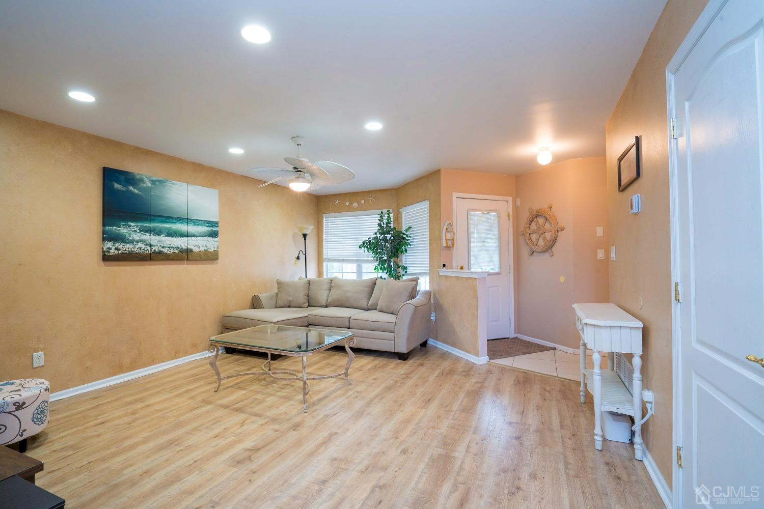 339 Hawthorne Road North Brunswick, NJ 08902 - Photo 3 of 37 Gallery Image 3