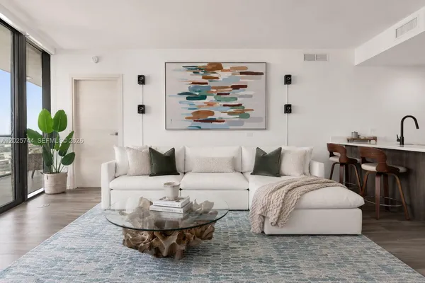 $8,000 | 801 South Miami Avenue, Unit 2004, Miami, FL 33131