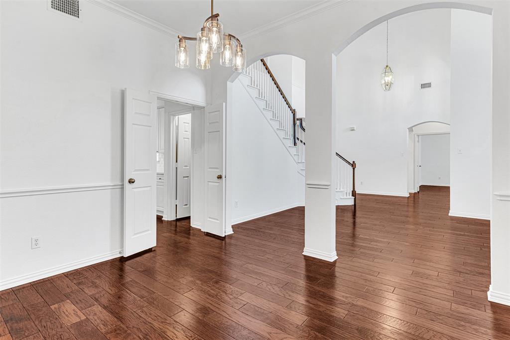 4332 Risinghill Drive Plano, TX 75024 - Photo 14 of 29 The formal dining room is separated from the living room by elegant arched doorways. You'll find those throughout the home!