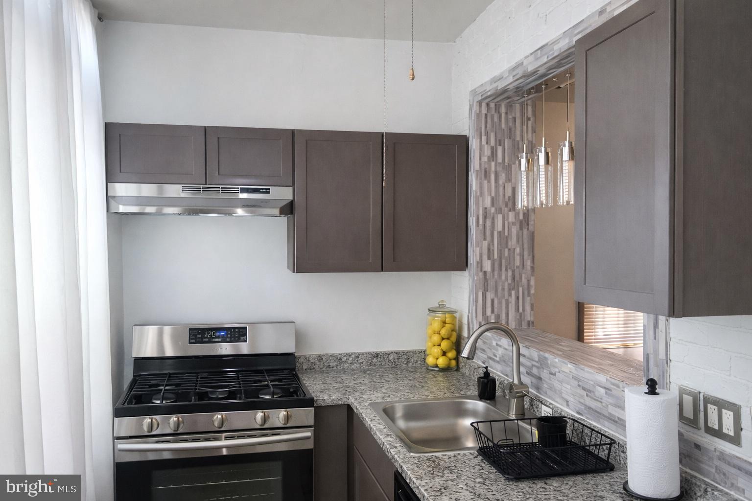 1122 Columbia Road Northwest Washington, DC 20009 - Photo 6 of 42 Main level kitchen