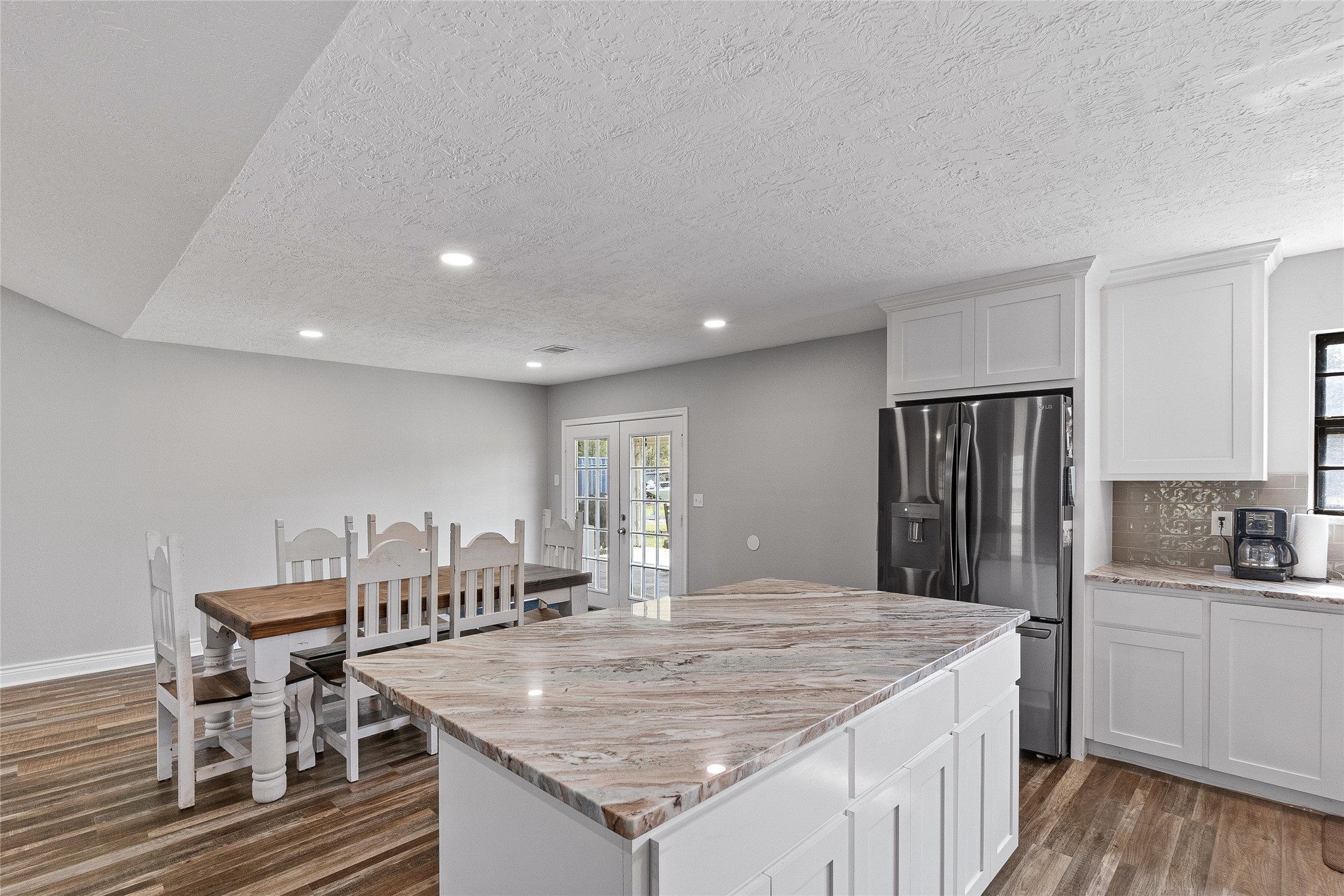 11050 Antioch Road Midway, TX 75852 - Photo 7 of 34 a kitchen with a table and chairs in it