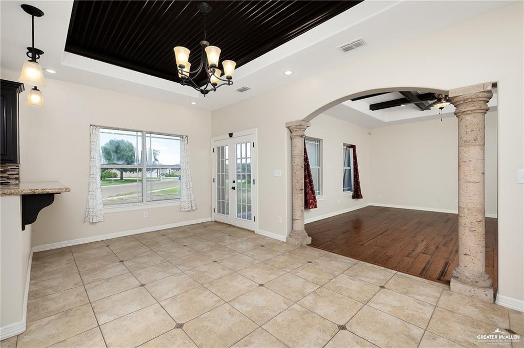 511 Mi Vida Street Weslaco, TX 78596 - Photo 5 of 13 a view of hallway with window and a ceiling fan