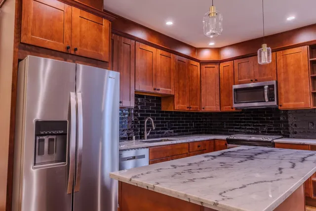 $5,400 | 2018 Oakdale Avenue, San Francisco, CA 94124