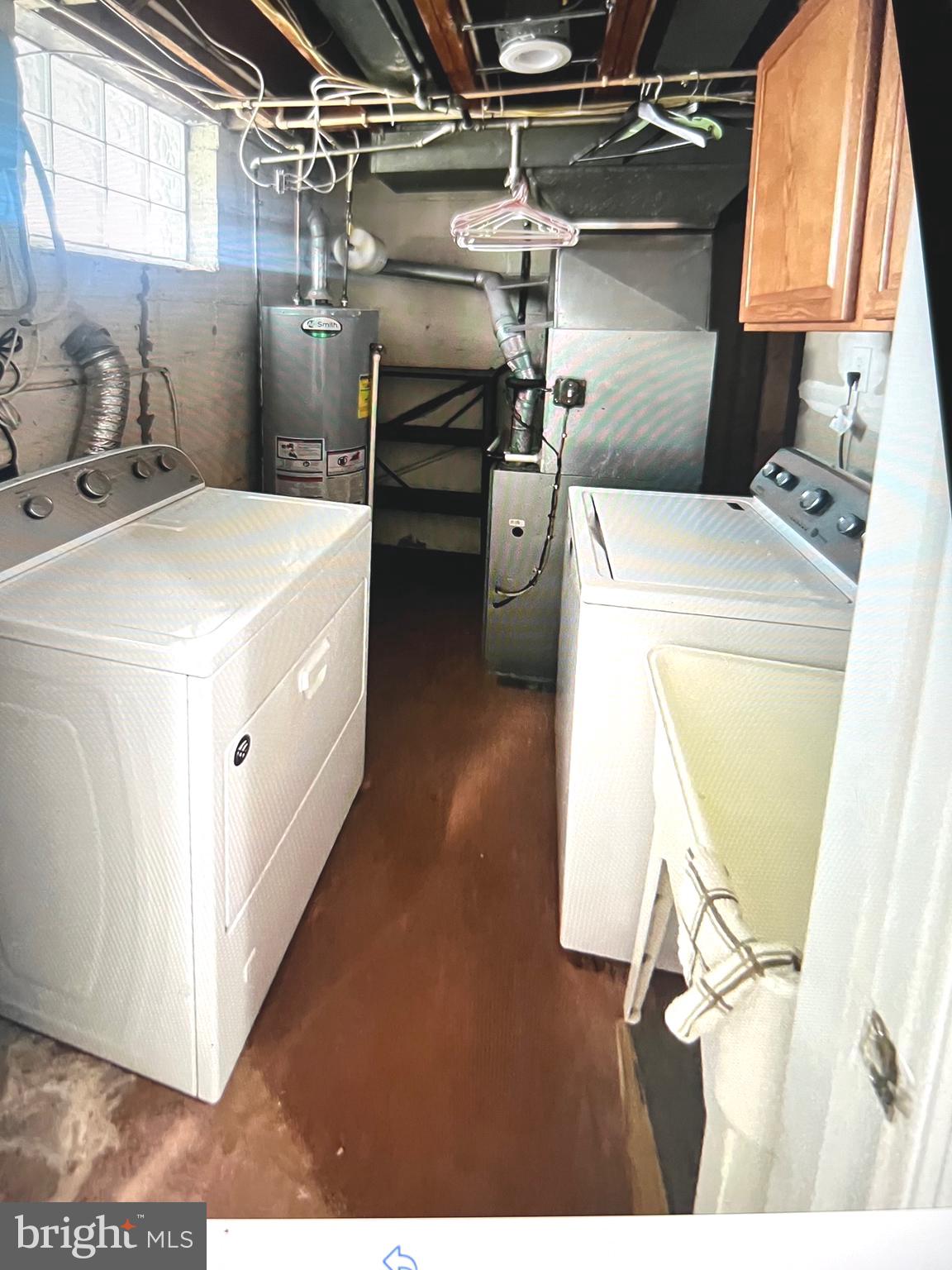 4457 Fenor Road Halethorpe, MD 21227 - Photo 17 of 29 a utility room with dryer and washer