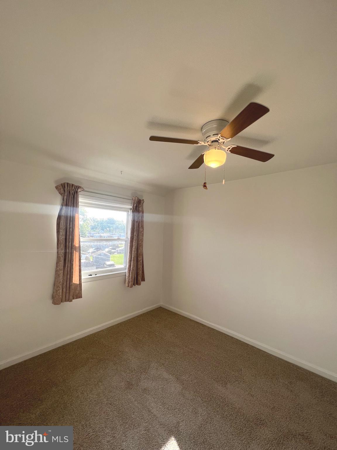 4457 Fenor Road Halethorpe, MD 21227 - Photo 27 of 29 an empty room with windows and fan