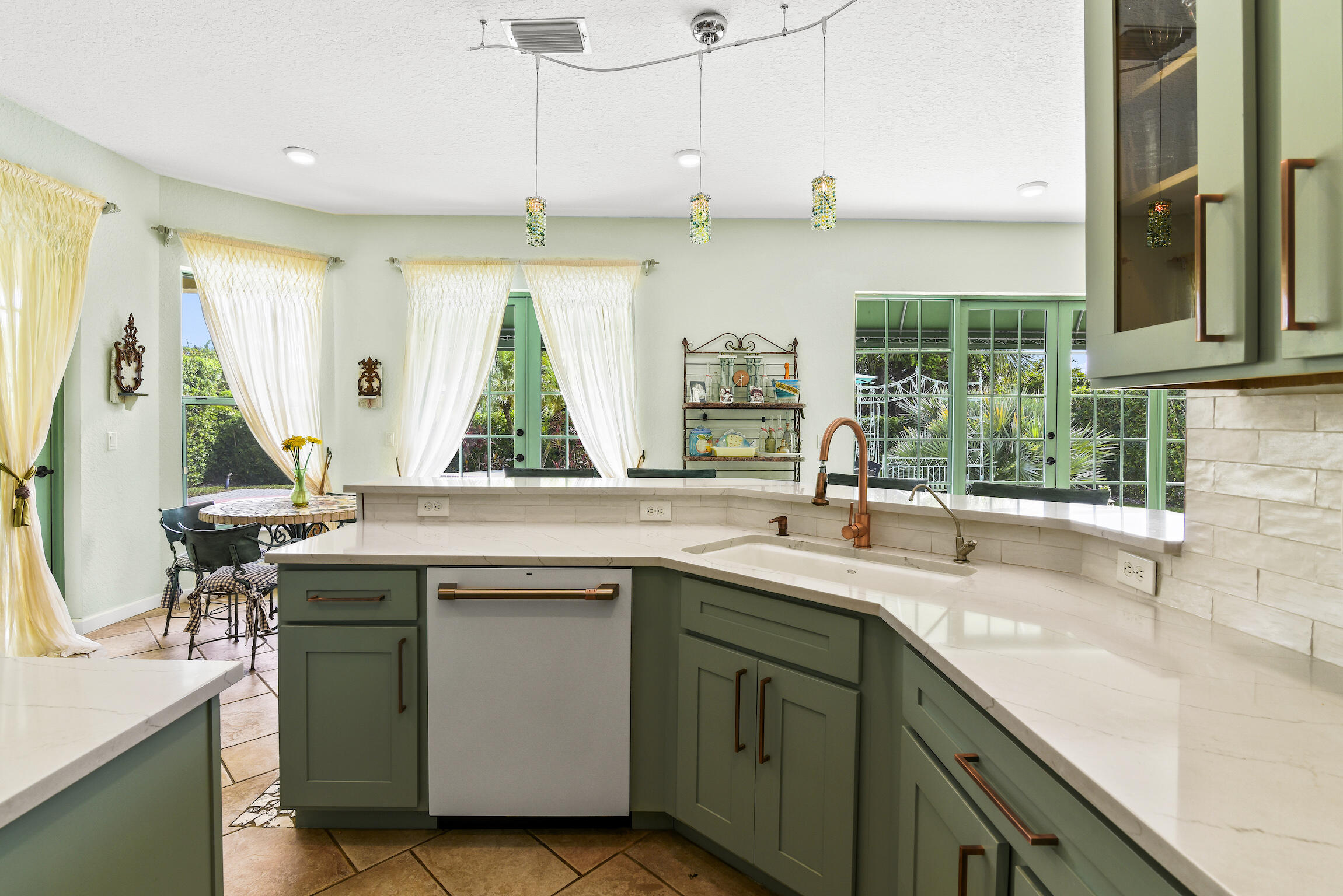 310 Southwest 16th Street Boca Raton, FL 33432 - Photo 16 of 46 BocaRatonStudio 124