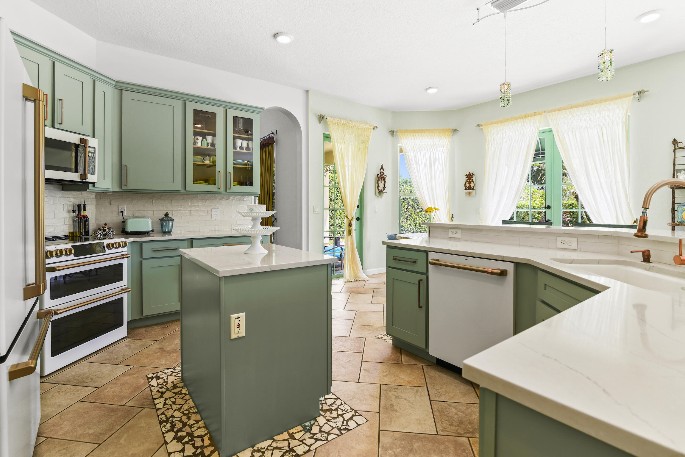 310 Southwest 16th Street Boca Raton, FL 33432 - Photo 17 of 46 BocaRatonStudio 123