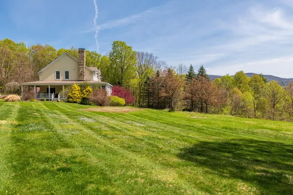 $1,575,000 | 527 Sleighbell Lane, Manchester, VT 05255